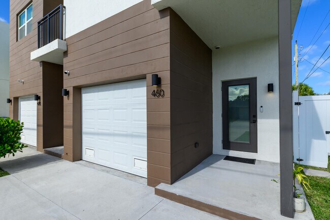Building Photo - 460 NW 27th Ave