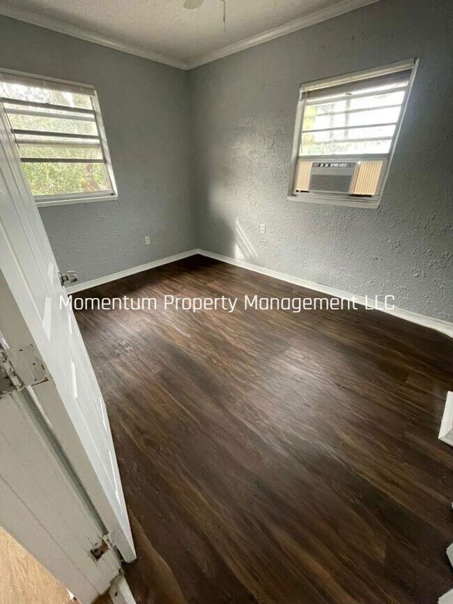 Building Photo - Cozy One Bedroom- Apply Today- FOR FREE!