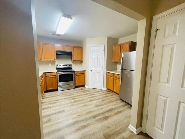 Building Photo - 2430 Mayfair Dr