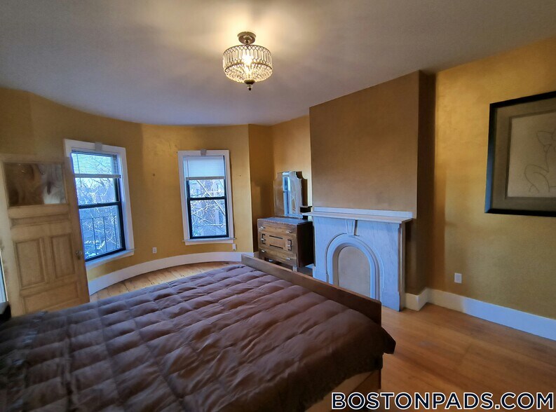 Building Photo - 482 Columbus Ave