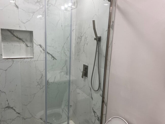 Building Photo - 342 E 46th St