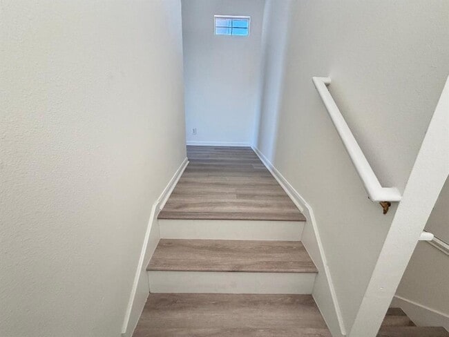 Building Photo - 1913 Overland Dr