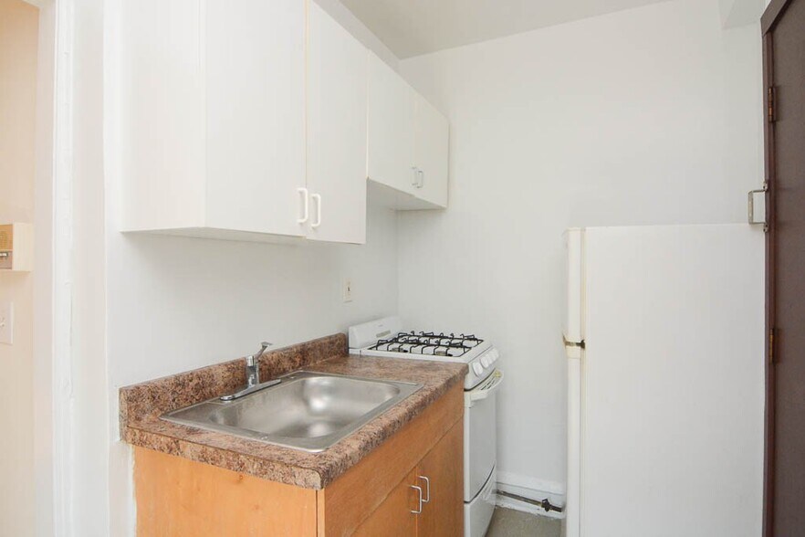 Building Photo - 3300 W Schubert Ave