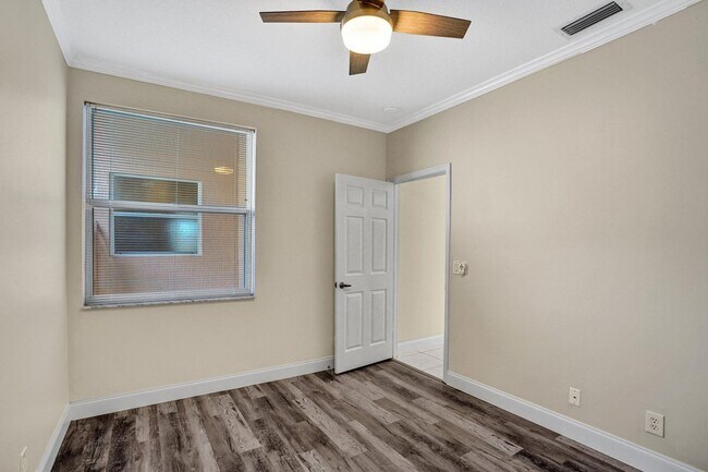 Building Photo - 16658 La Mesa Dr