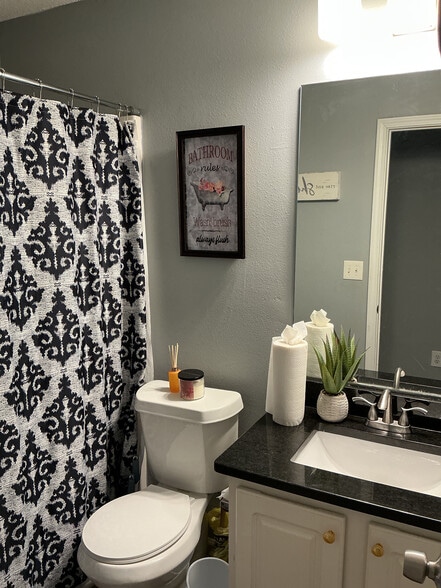 Building Photo - Room in House on Browns Mill Trail