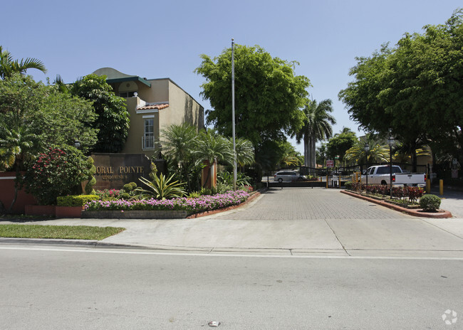 Building Photo - Coral Point Townhomes