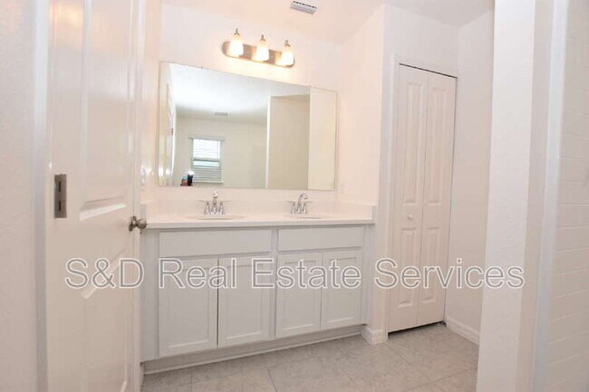 Building Photo - 4130 Collegiate Blvd