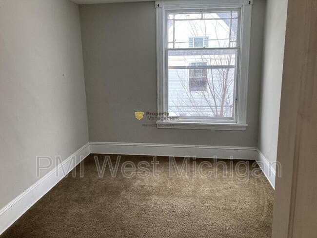 Building Photo - 448 Thomas St SE