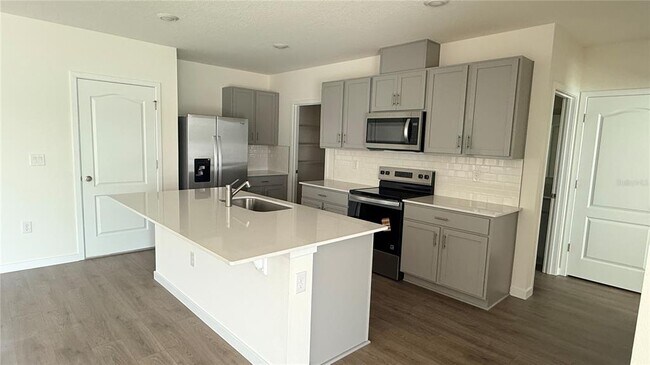 Building Photo - 2046 Walnut Crk Dr