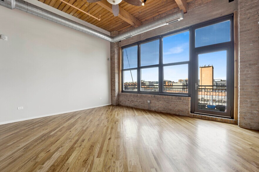 Building Photo - 1040 W Adams St