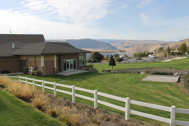 Building Photo - 23548 Sunserra Loop NW