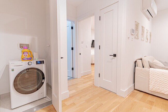 Building Photo - 248 Schaefer St