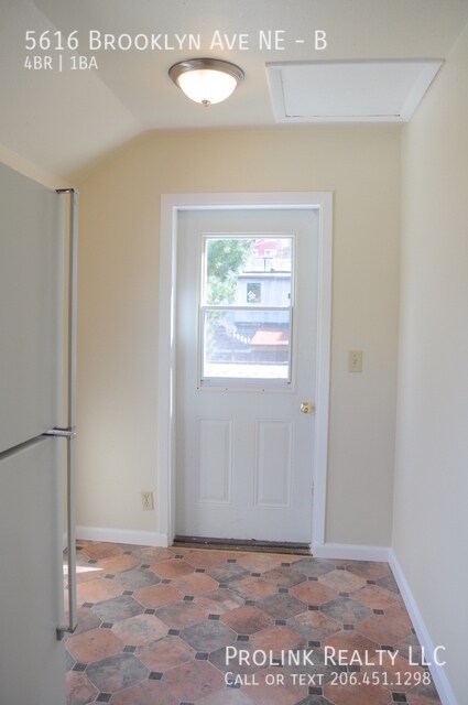 Building Photo - 5616 Brooklyn Ave NE