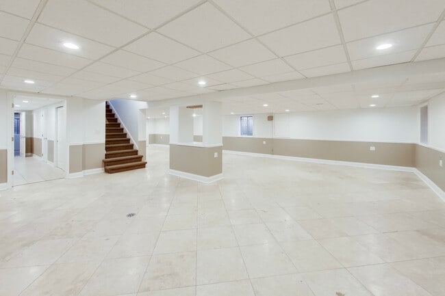 Building Photo - 931 Coventry Dr