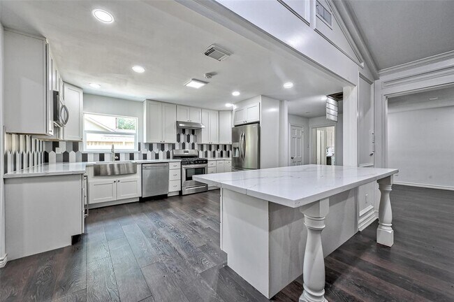 Building Photo - 5319 S Braeswood Blvd