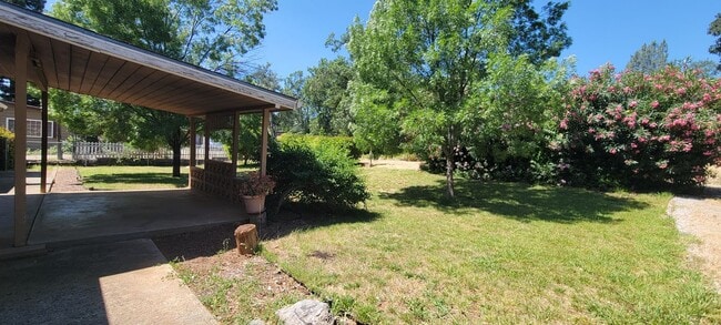 Building Photo - Ranch Style Home In Country Setting
