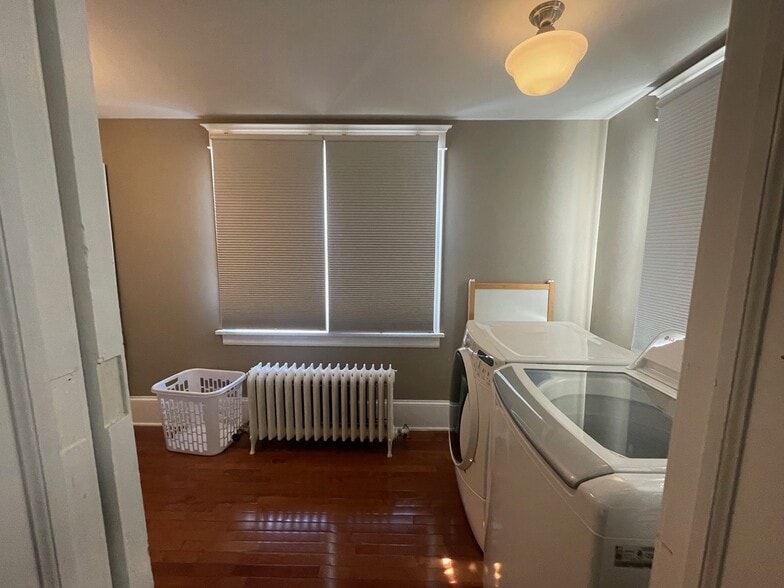 Building Photo - 4453 York Ave S