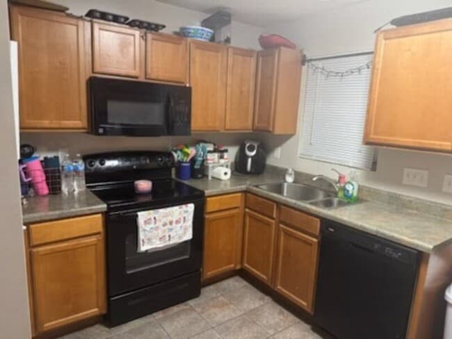 Building Photo - 320 N Ferne Clyffe Rd