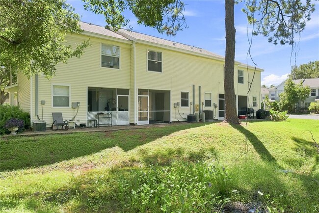 Building Photo - 13710 Forest Lake Dr