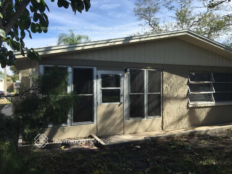 Building Photo - 9401 Glen Moor Ln