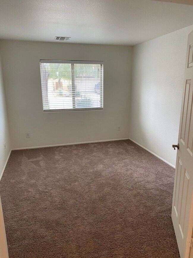 Building Photo - 4150 E Azurite Rd