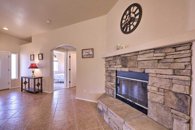 Building Photo - 2447 Rio Dr