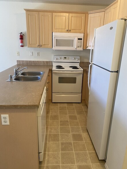 Primary Photo - 379 S Ashley Ave