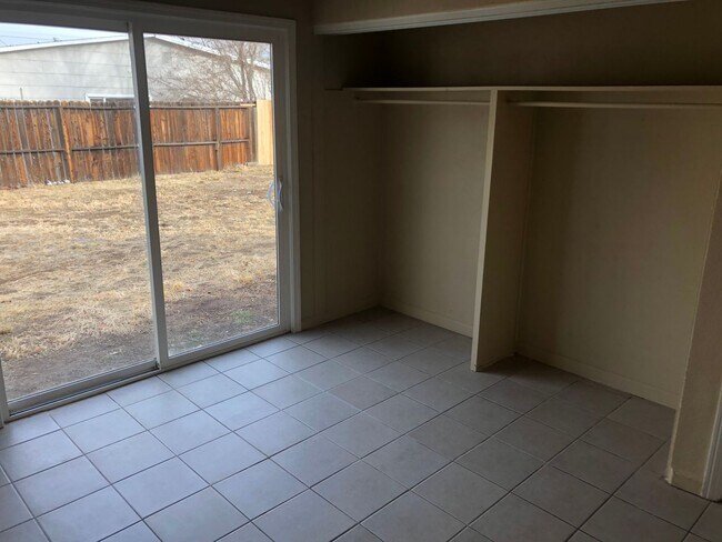 Building Photo - 3 bed/1 bath/1 car garage home for rent in N. Reno