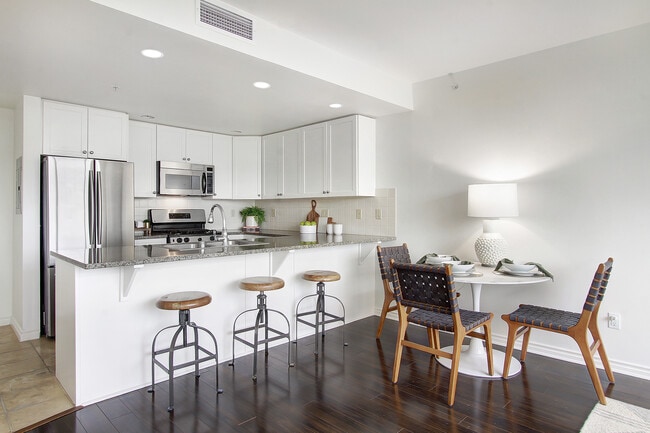 Building Photo - 1420 Terry Ave