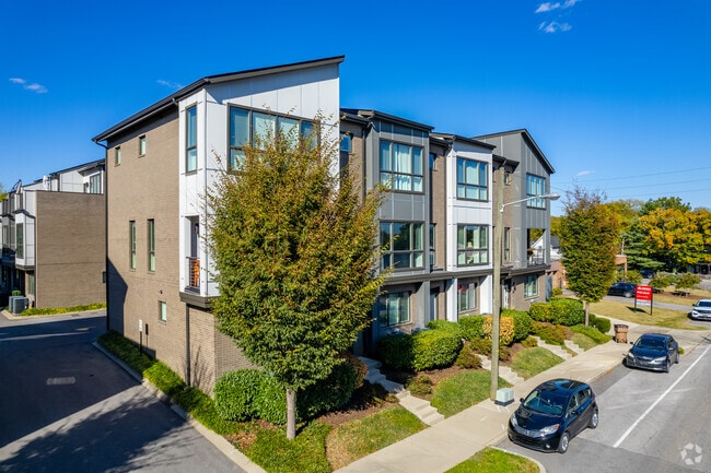Building Photo - Melpark Village