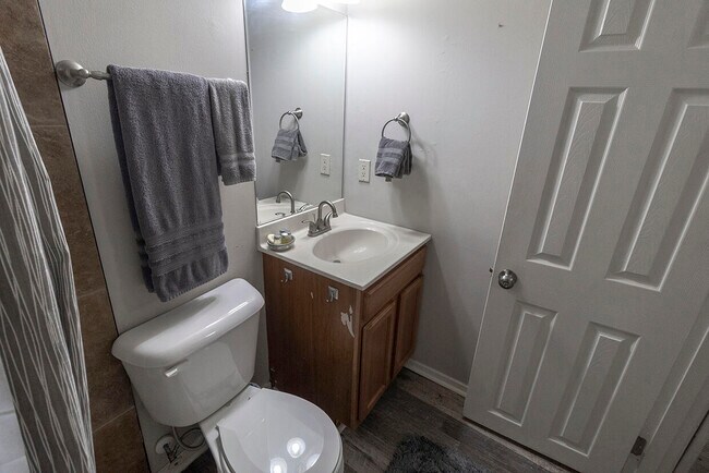 Building Photo - 201 Wheaton Ct