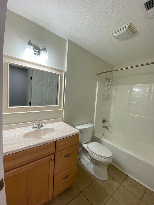 Building Photo - West AVL - Modern Craftsman Style 3 Bedroom