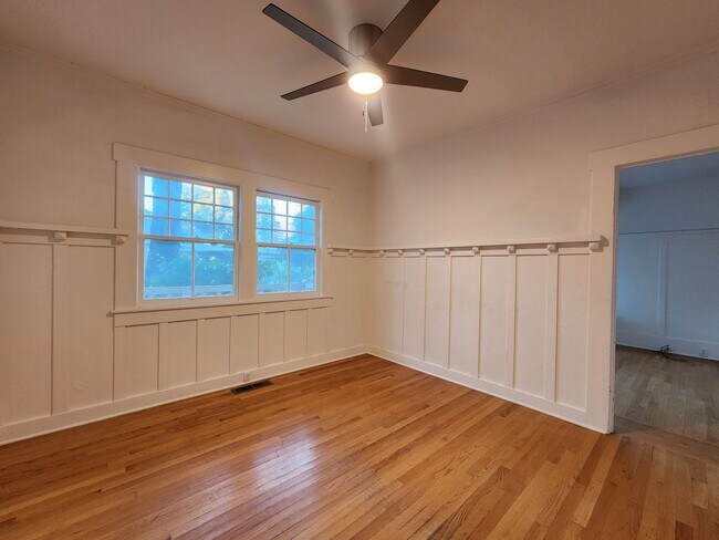 Building Photo - 7251 Maple Ave