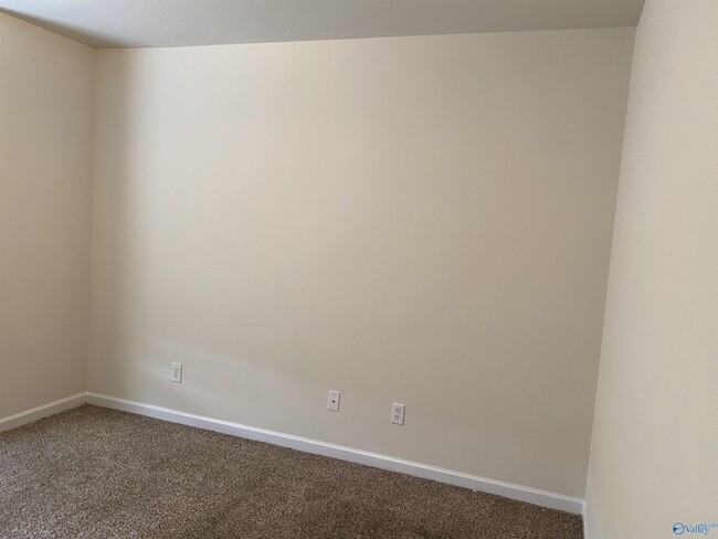 Building Photo - 3071 Lakeland Dr SW