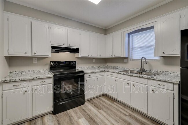 Building Photo - 3603 Columbine Dr