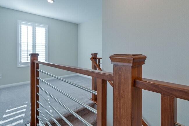 Building Photo - Mountains Edge!! Gated!!  4 bedrooms!! Primary Bedroom and bath down Stairs!! 2 Primary bedrooms!...