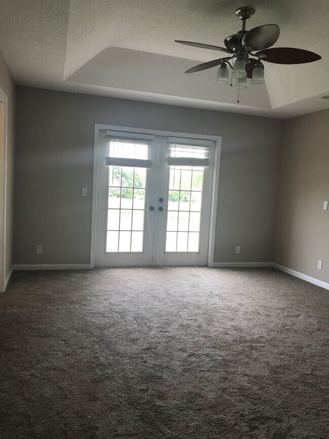 Building Photo - 1651 Hawthorne Plz