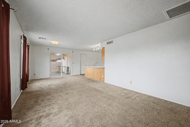 Building Photo - 932 W Libra Dr