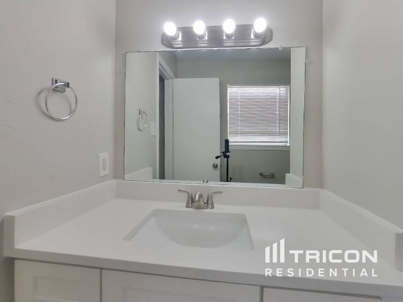 Building Photo - 6212 Douglas Dr