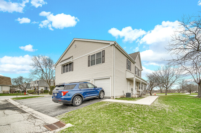 Building Photo - 2301 Knollwood Cir