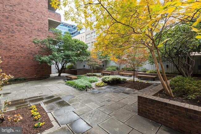 Building Photo - 1140 23rd St NW