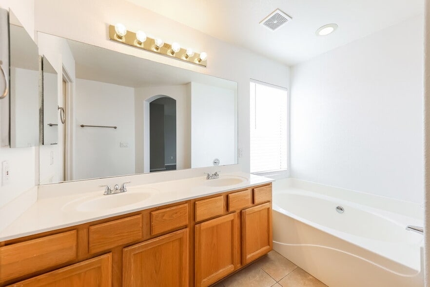 Building Photo - 14711 W Ely Dr