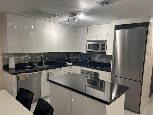 Building Photo - 92 SW 3rd St