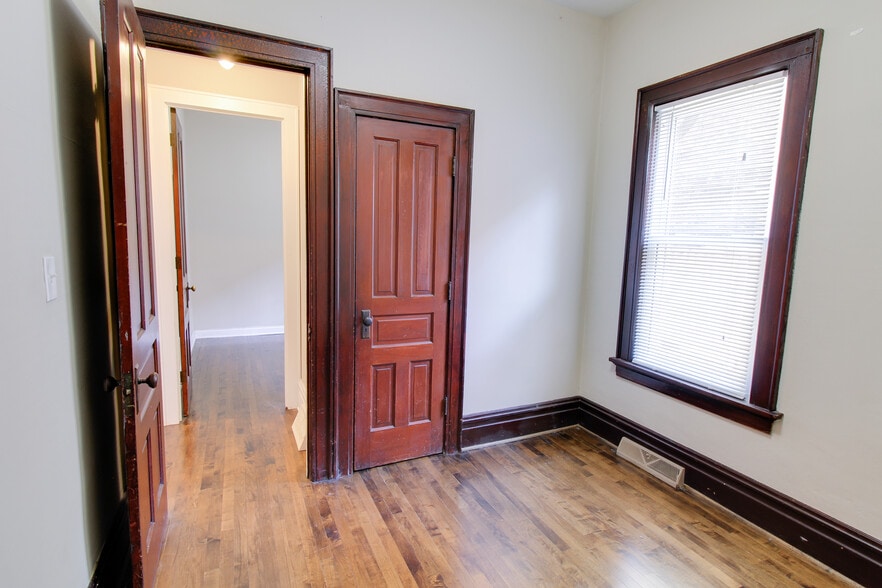 Bedroom - 1937 N Bartlett Ave