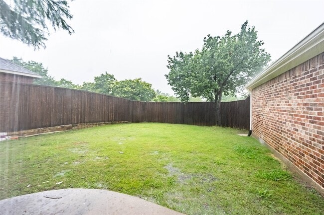 Building Photo - 3731 Charter Dr