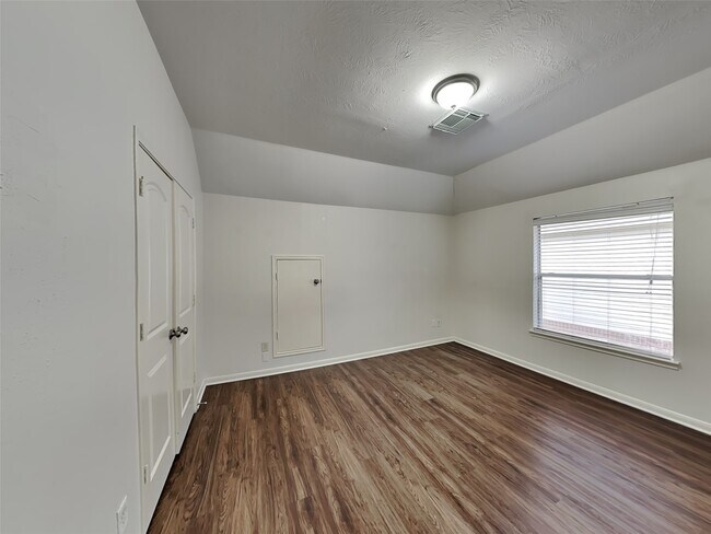 Building Photo - 21231 Riverside Ridge Ln