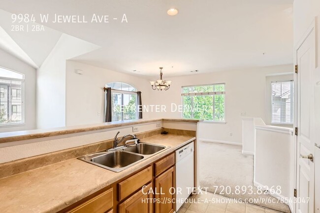 Building Photo - Stunning 2-Bed, 2-Bath Modern Townhome wit...