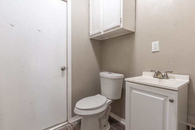 Building Photo - RENT TO OWN – Warr Acres!
