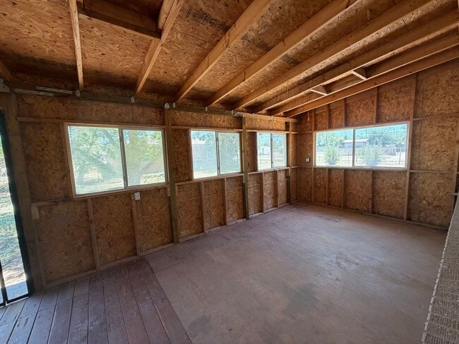 Building Photo - 301 E Wildy St