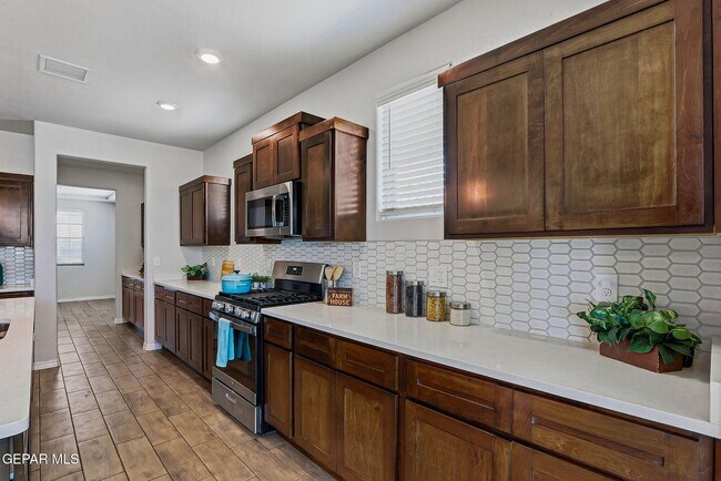 Building Photo - 7509 Enchanted Pk Dr